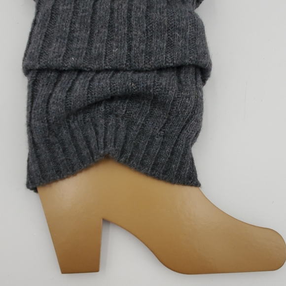 🆕️ Legwarmers with Pom Pom Burgundy - Picture 5 of 7